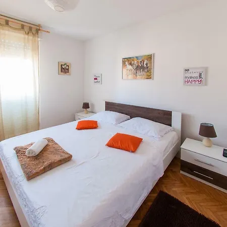 Mira Apartment *