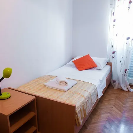 Mira Apartman